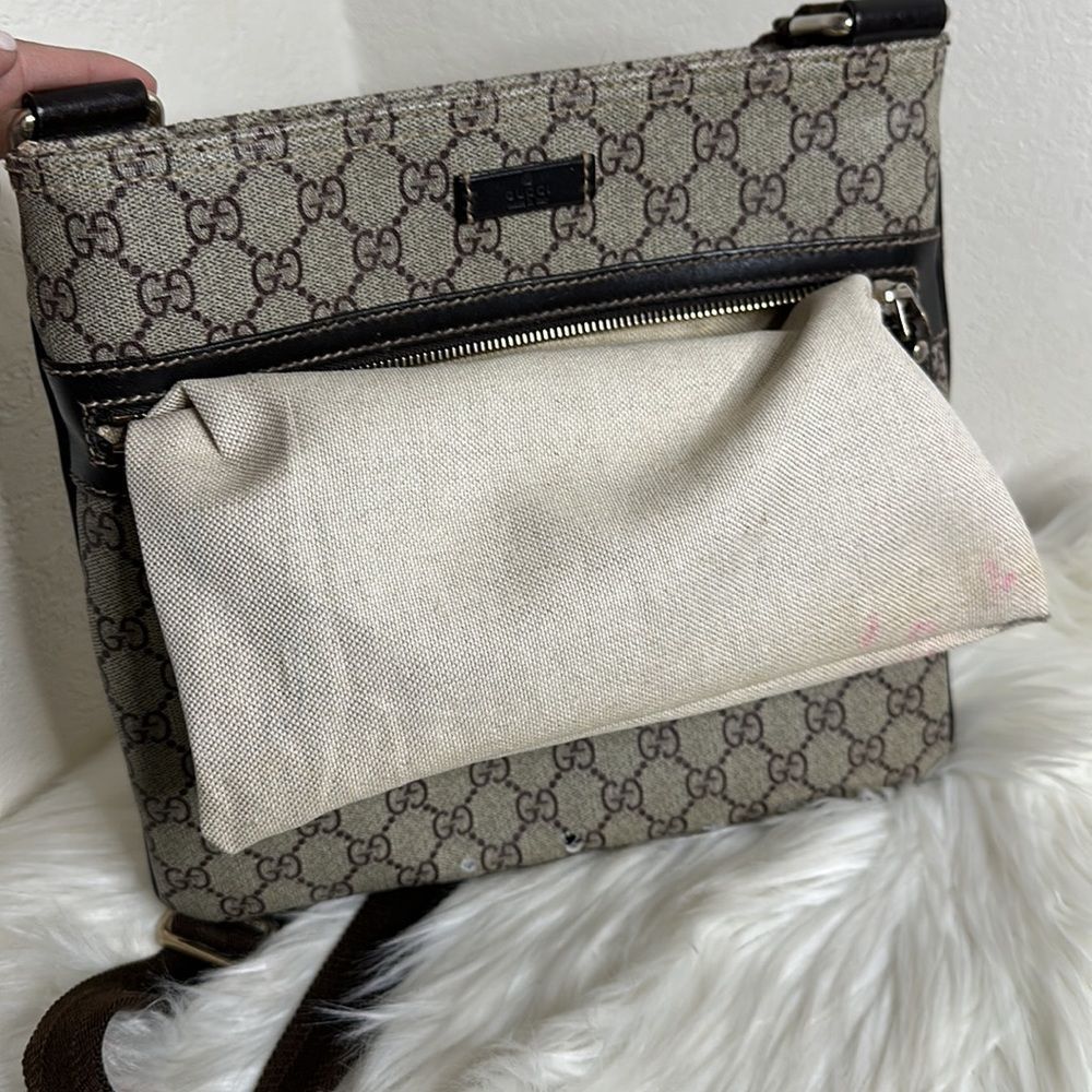 💯Authentic Gucci Crossbody Flat Messenger Bag🍀 - Picture 11 of 15
